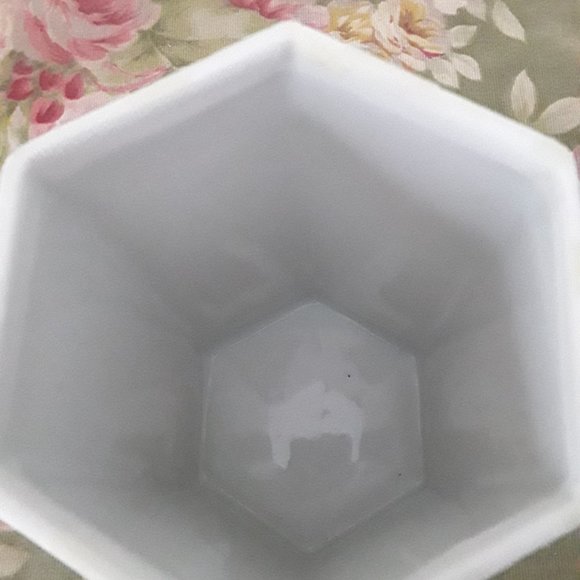 Vintage ELIZABETH ARDEN Lidded Ceramic Container - Vanity Tray - Picture 3 of 5